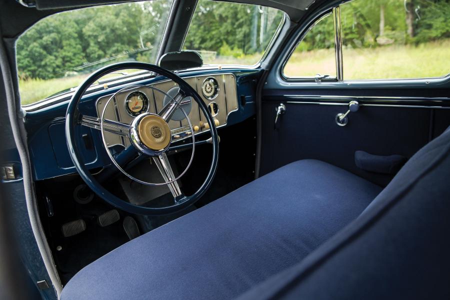 Торпедо Graham Model 113 Custom Hollywood Supercharged Sedan 1941 года  (фото 13 из 53)